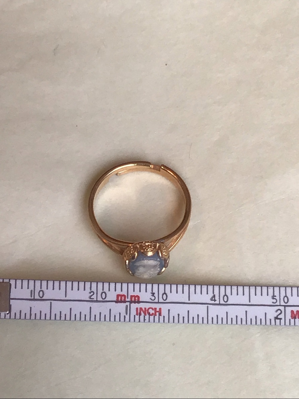 Vintage Avon Victorian Cameo Silhouette Ring, Gold-toned Blue/White, adjustable - Picture 10 of 10